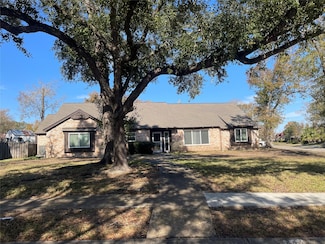 443 Bayou View Dr, El Lago, TX 77586