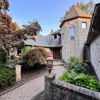 2845 Hunters Bluff, Bloomfield Hills, MI 48304