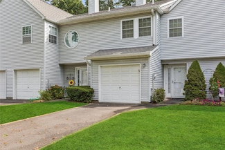 507 Sara Cir, Port Jefferson Station, NY 11776