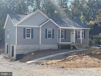 305 Lakeview Dr, Cross Junction, VA 22625