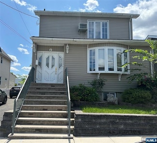 19 1st St, Lodi, NJ 07644