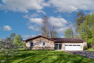 15770 E Lake Shore Dr N, Hope, IN 47246