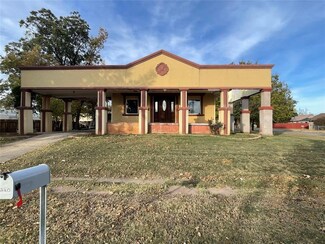 220 N 8th St, Clinton, OK 73601