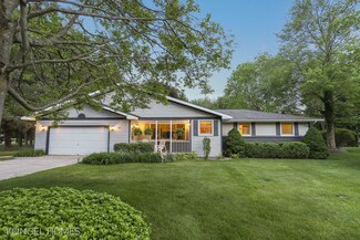 749 Hendrick Rd, Norton Shores, MI 49441