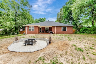 121 Hillwood Dr, Crestview, FL 32539
