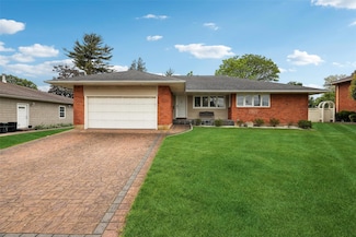 717 the Plain Rd, Westbury, NY 11590