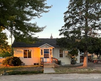 422 W 4th St, Emmett, ID 83617