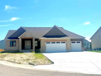 3710 N Crest Cir, Wichita, KS 67226
