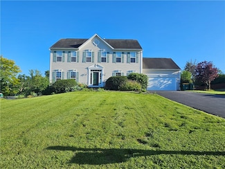 5 Chase View Rd, Fairport, NY 14450