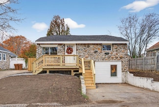 22 James St, Saco, ME 04072