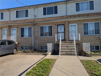 22 Spirit Ln Unit 37, Staten Island, NY 10303