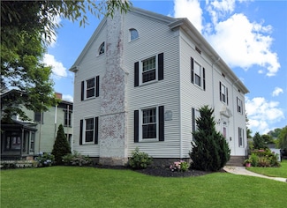 30 Elm St, Westerly, RI 02891