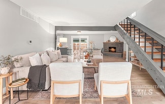 670 S Berwick Dr, Boise, ID 83706