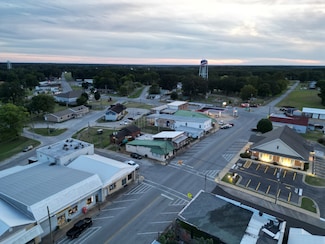 200 E Broadway St, Collinwood, TN 38450