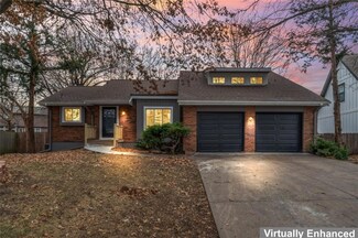 1217 E Jamestown Dr, Olathe, KS 66062