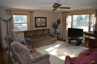 130 Wedgewood Dr, Rapid City, SD 57702