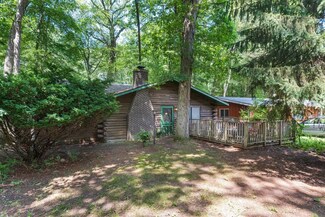 212 Pokagon Dr, Michiana Shores, IN 46360