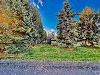 102 E Woodworth St, Uniontown, WA 99179