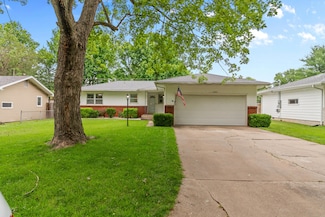 1541 E Crestview St, Springfield, MO 65804