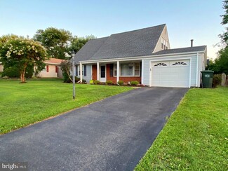 13149 Penndale Ln, Fairfax, VA 22033