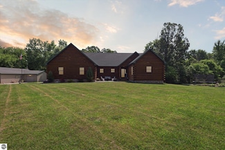 9956 Gruett Rd, Saint Louis, MI 48880