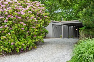 1A Beatrice Dr, Hampton Bays, NY 11946