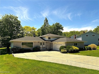 2600 Greenlawn Dr, Seven Hills, OH 44131
