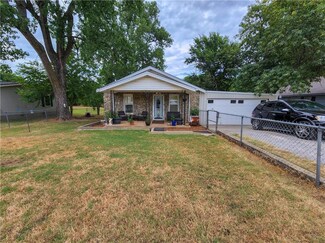 703 W Locust St, Tecumseh, OK 74873