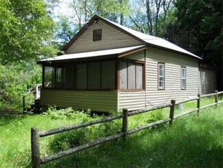 3 Debbie Ln, Wales, MA 01081
