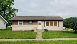 8 S St Josephs Ln, Fond Du Lac, WI 54935