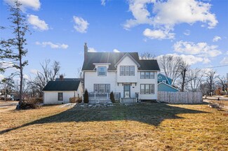 2401 Meadowbrook Dr SE, Cedar Rapids, IA 52403