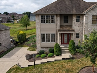 1023 Blackthorne Dr, Jeannette, PA 15644
