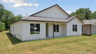 607 N Division St, Coweta, OK 74429