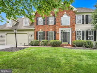 27 Oak Knoll Cir, Lebanon, PA 17042