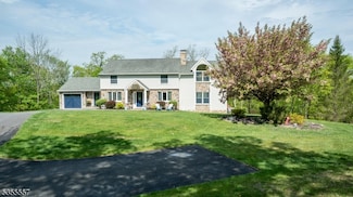 19 Crest Rd, Sussex, NJ 07461