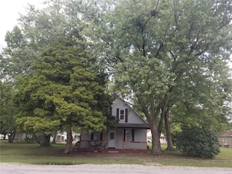 551 Dora St, Beckemeyer, IL 62219