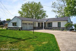 14240 Moffett Dr, Fenton, MI 48430