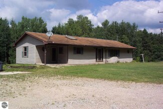 7382 W 30 Rd, Harrietta, MI 49638