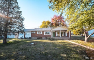 612 N Commercial St, Crocker, MO 65452