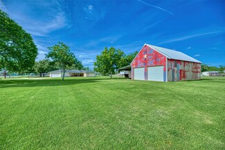 1401 Jones Rd, Highlands, TX 77562