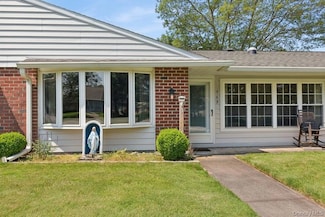 96 Enfield Ct Unit B, Ridge, NY 11961