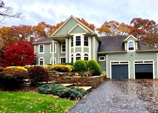 4 Gentry Ln, South Dartmouth, MA 02748
