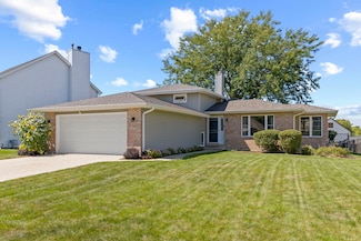 471 E Barberry Cir, Yorkville, IL 60560