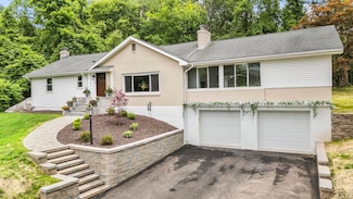 14 Pine Tree Ln, Avon, CT 06001