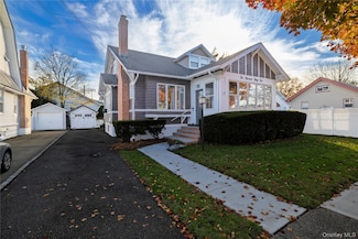 232 Sherman St, Lynbrook, NY 11563
