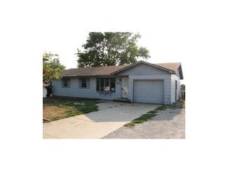 404 Clinton Dr, Gower, MO 64454
