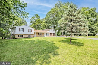 165 Chesley Dr, Falling Waters, WV 25419