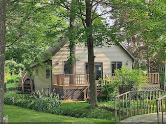 W8547 Cloverleaf Lake Rd, Clintonville, WI 54929