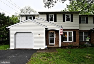16 Grove Cir, Sellersville, PA 18960
