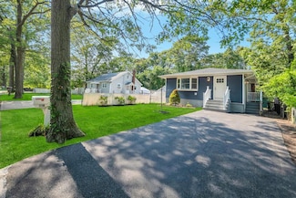 111a Wood Ave, Mastic, NY 11950